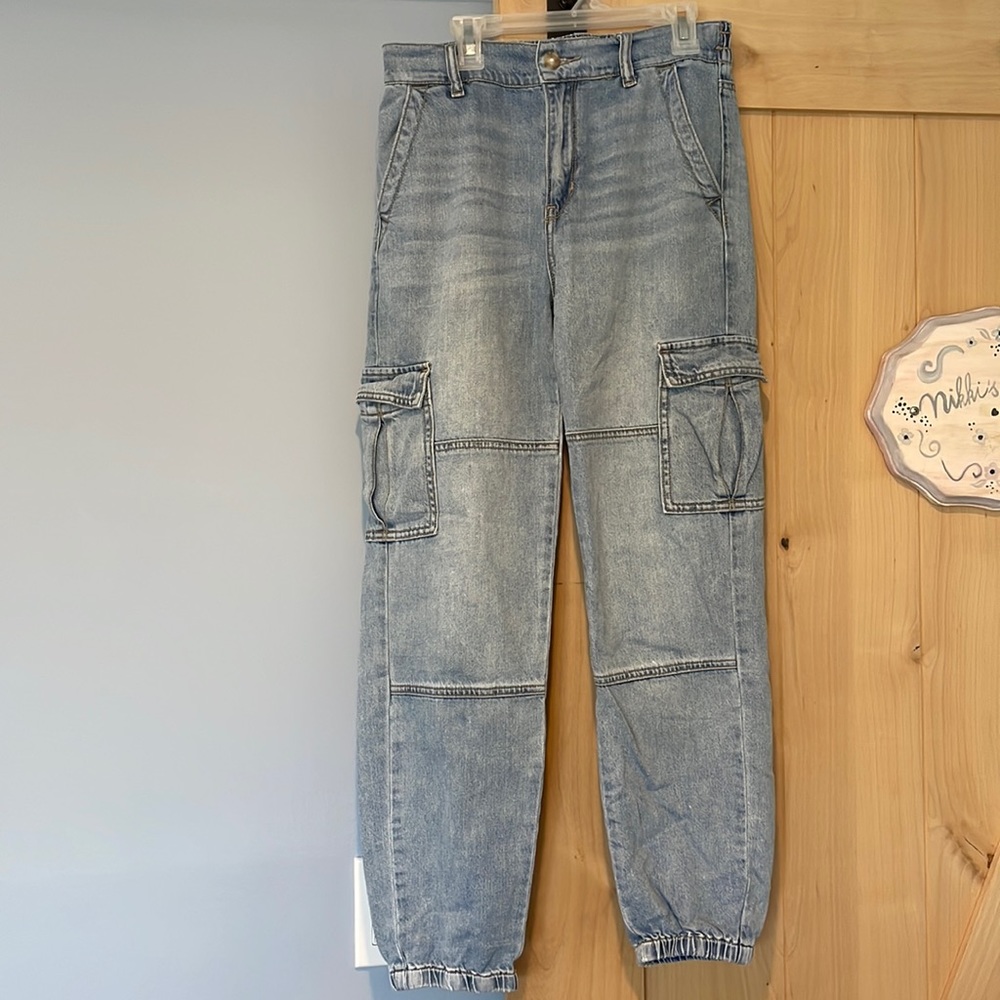 AE High-Waisted Denim Jogger. Size 2. Fits 2-4.